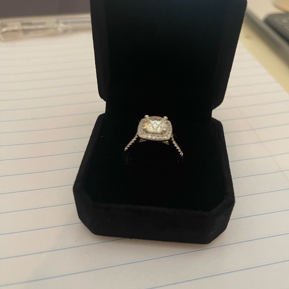 Brand new 2 carat Moissanite Sterling silver ring Size 7 - Picture 6 of 7